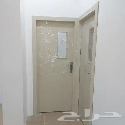 ابواب وطاولات وغرف نوم وخزاين واعمال الديكورات الخشبيه 5