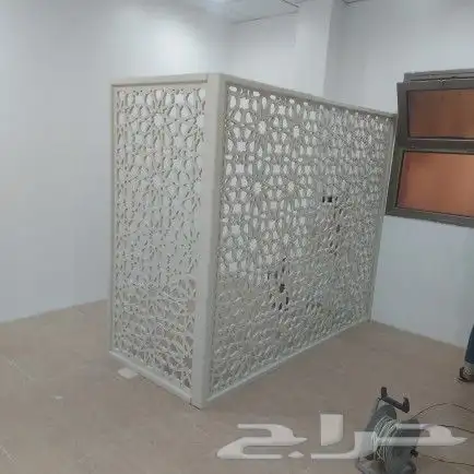 ابواب وطاولات وغرف نوم وخزاين واعمال الديكورات الخشبيه 7