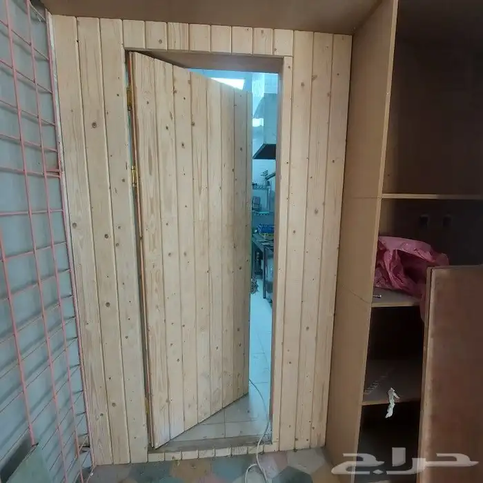 ابواب وطاولات وغرف نوم وخزاين واعمال الديكورات الخشبيه 6