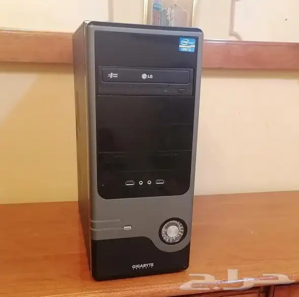 كمبيوتر مكتبي من شركة LG مستعمل نظيف للبيع 0