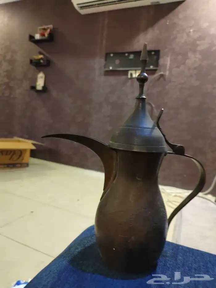 دلة رسلان اصليه قديمه جدا عندي ماخدها من الولد قبل 40 سنه وا 0