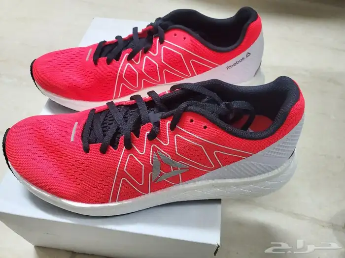 جزمة رياضية Reebok مقاس40.5 3