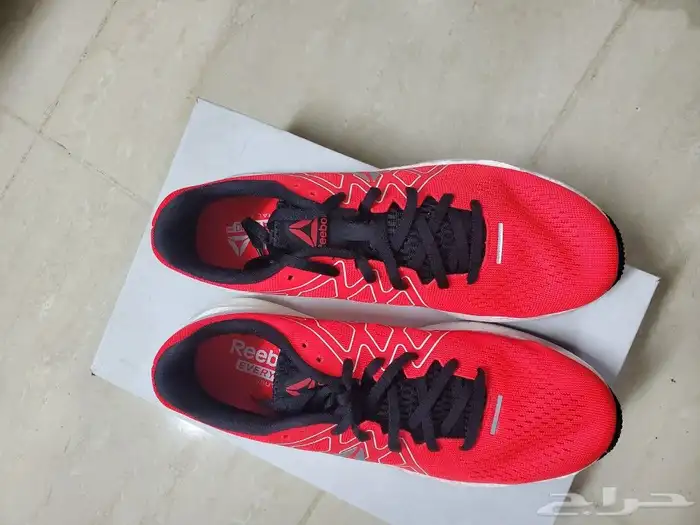جزمة رياضية Reebok مقاس40.5 1