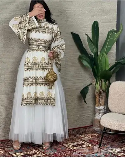 عزيزتي تبين فستان للعيد ومحتاره طلبك موجود عندي فساتين العيد 25