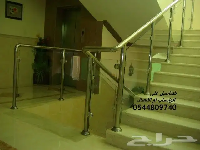 عمل درابزين استانلس ستيل مع اعمده خشب وزجاج 8مم سيكوريت 1