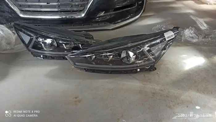 يوجد لدينا شمعات كادينزا 2017-2020 ثلاث عدسات 1