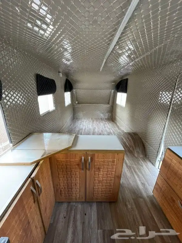 كرفان سحب اوربي طول 550 سم في 215 سم 2