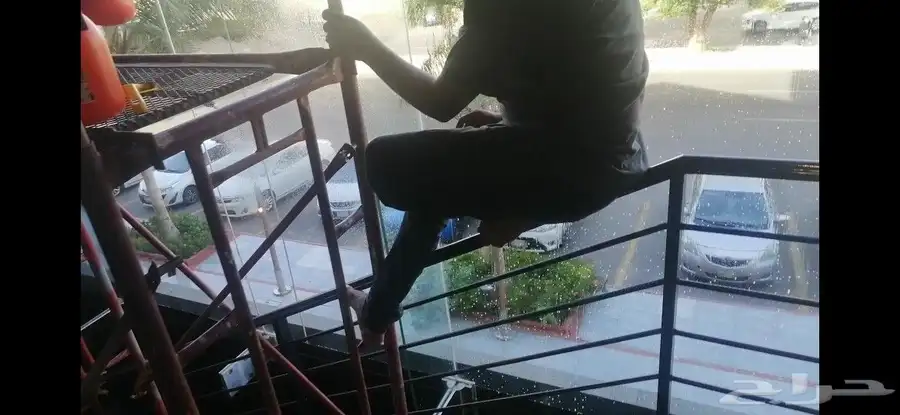 تظليل زجاجات المحلات والفلل والمكاتب عازل حراري ستيكرات 21
