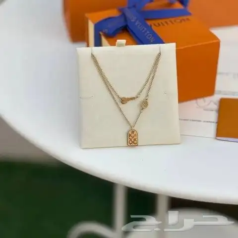 سلاسل او اساور لويس فيتون درجة اولي 11