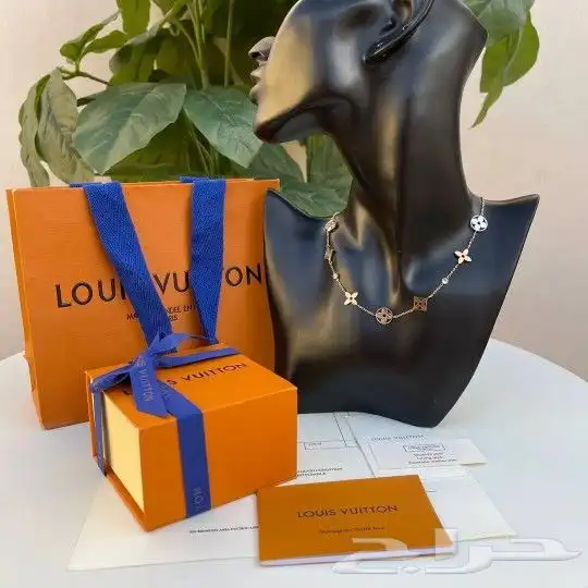 سلاسل او اساور لويس فيتون درجة اولي 12