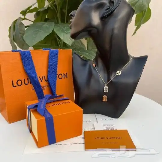 سلاسل او اساور لويس فيتون درجة اولي 23