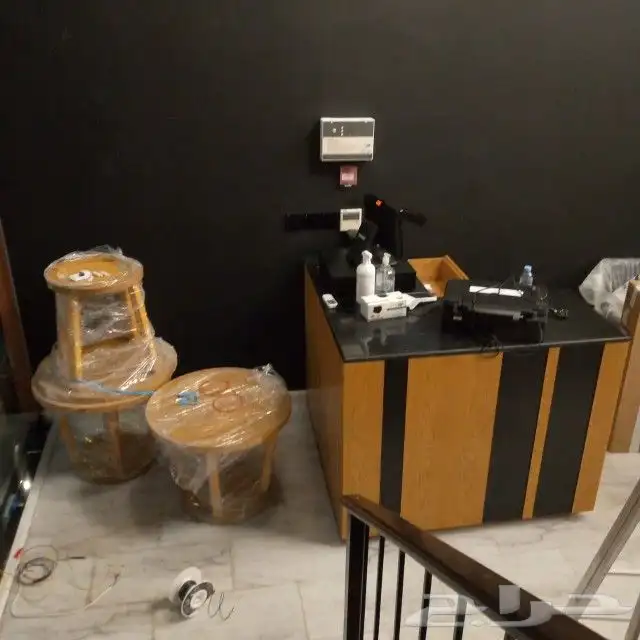 ديكورات صالون حلاقه تم عمله 6