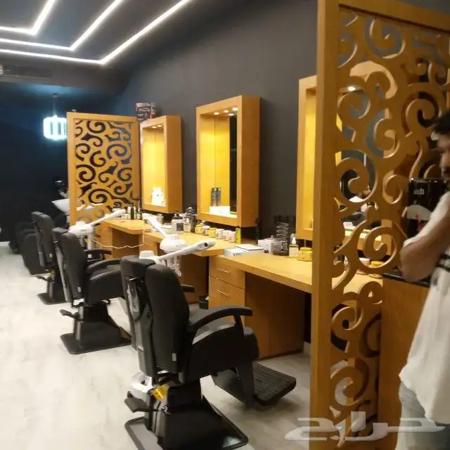 ديكورات صالون حلاقه تم عمله 7