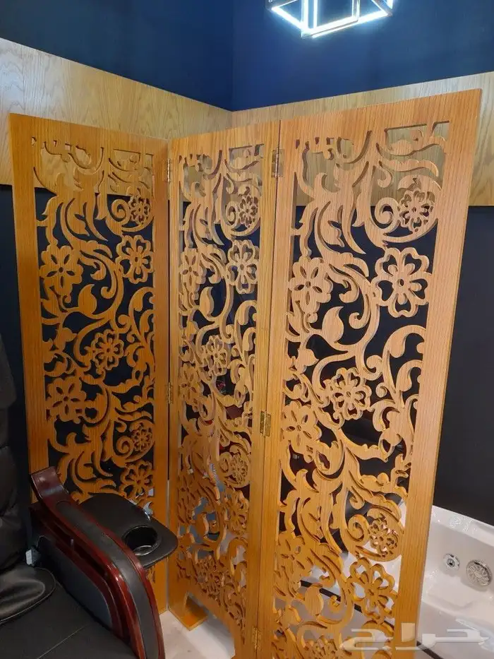 ديكورات صالون حلاقه تم عمله 0