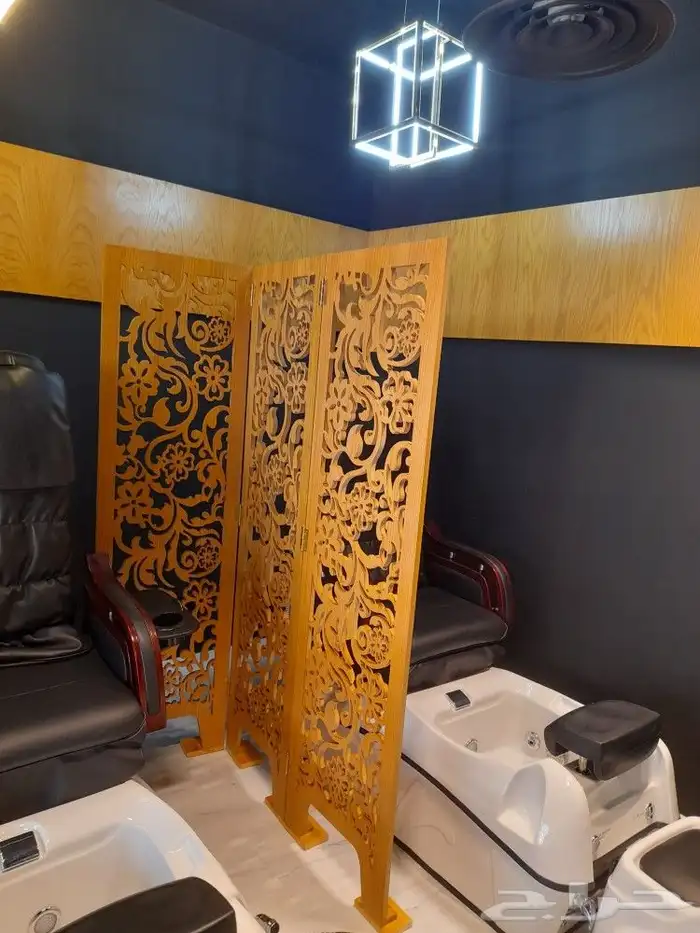 ديكورات صالون حلاقه تم عمله 1