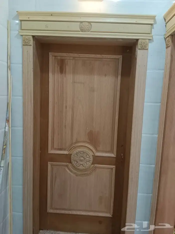 باب خشب حاشو مغنو خارج  باب  بس داخل 1