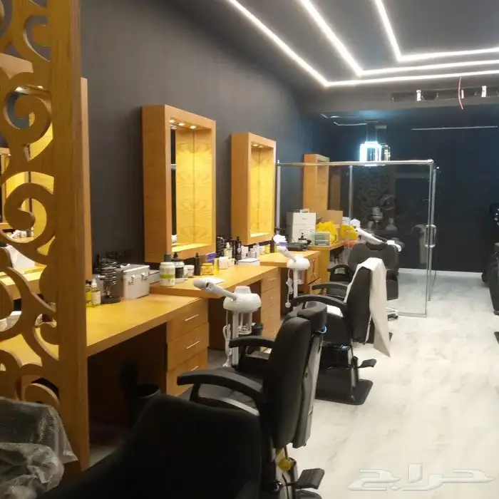 ديكورات صالون حلاقه تم عمله 9