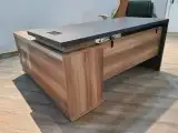 تصنيع مكاتب بأشكال متنوعة 18