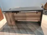تصنيع مكاتب بأشكال متنوعة 21