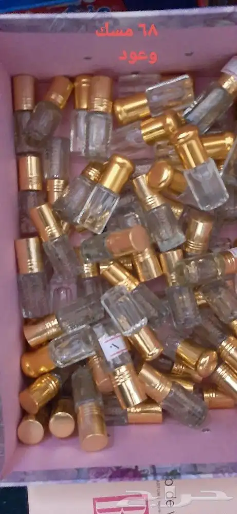 العطور بيع جمله ع سوم ومفرق كل له سعر 4