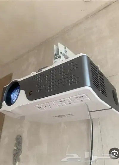 جهاز بروجكتر دقه عرض p1080 اصلي بسعر 600 ريال اخر جهازين 7