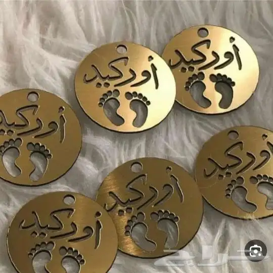 لوحات اكرليك وليبلات جلد وقماش واكرليك 4