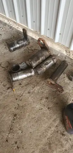 مكنيك وحداده وصيانة جميع المعدات الثقيله 1