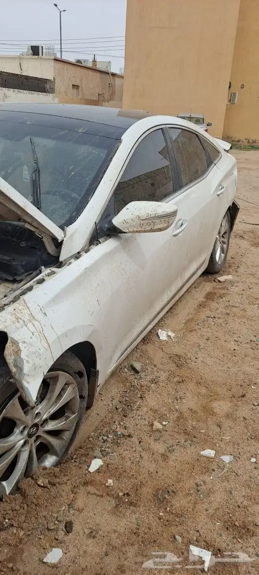 للبيع قطع ازيرا 2014 تشليح 2
