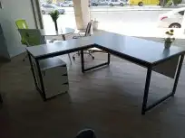 تصنيع مكاتب بأشكال متنوعة 1