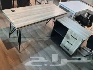 تصنيع مكاتب بأشكال متنوعة 4