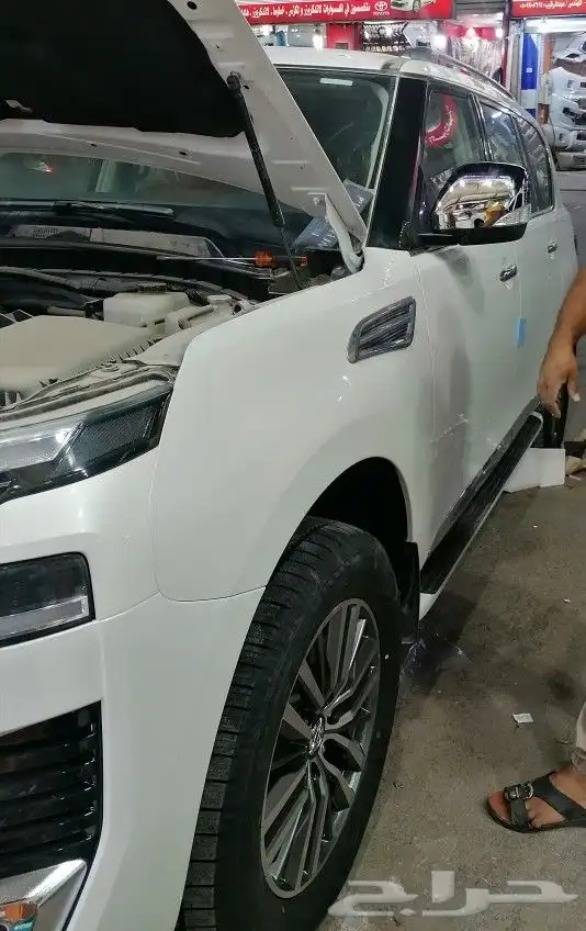 يوجد لدينا إكسسوارات جيب لاندكروزروشاص ولكزس واف جي 47