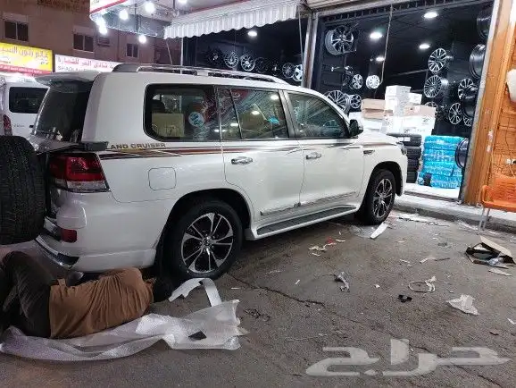 يوجد لدينا إكسسوارات جيب لاندكروزروشاص ولكزس واف جي 9