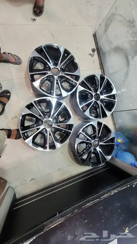 يوجد لدينا رش مطفي رش لمعه بدي رش جنوط 8