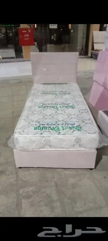 سرير مع مرتبتها مع طقم لحاف مع مخده مع توصيل 7