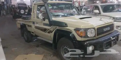يوجد لدينا خطوط سيارت لندكروز وشاص وربع وهيلكس 5