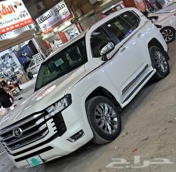 يوجد لدينا خطوط سيارت لندكروز وشاص وربع وهيلكس 17