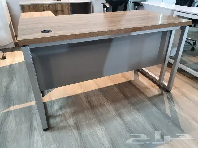 مكتب مودرن بني وأرجل رمادي 2