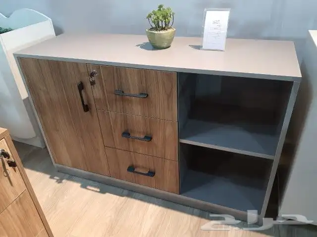 مكتب مودرن بني وأرجل رمادي 8