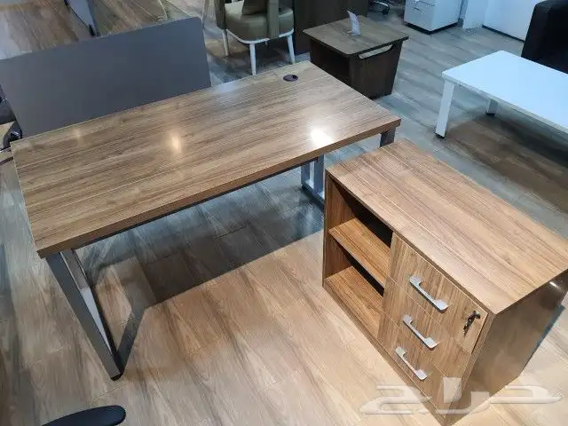 مكتب مودرن بني وأرجل رمادي 5