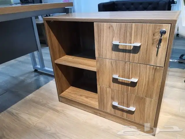 مكتب مودرن بني وأرجل رمادي 4