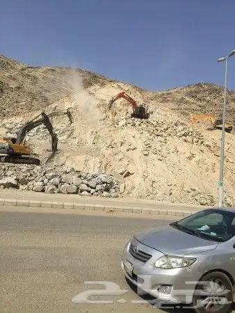 معدات للايجار قلابات شيولات بوكلينات 4
