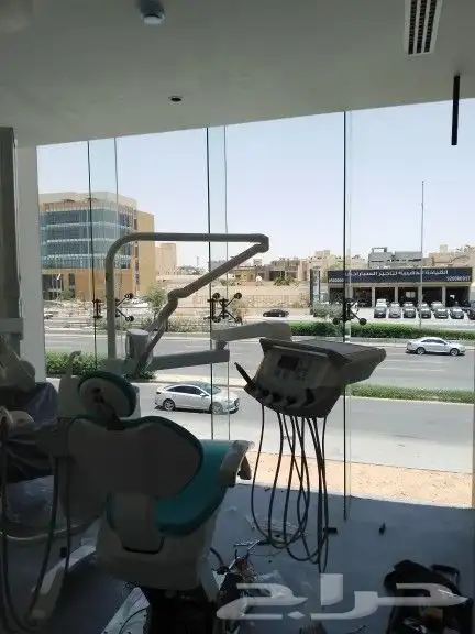 تظليل زجاج عيادة أسنان 1