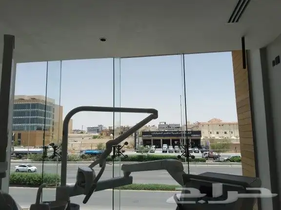 تظليل زجاج عيادة أسنان 2