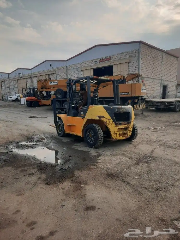 تاجير رافعه شوكيه فوركلفت forklift 2014 1