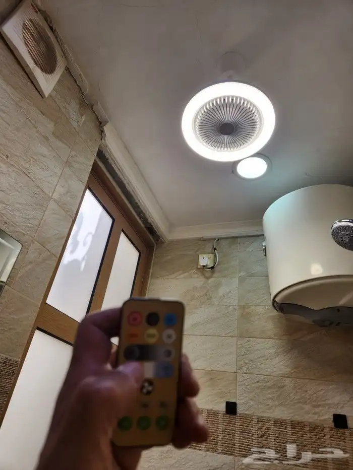 مروحة و إنارة تصلح للحمام 0