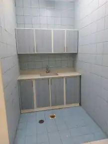 للايجار سكن عوايل غرفه وصاله ودورة مياه حي القزاز 7