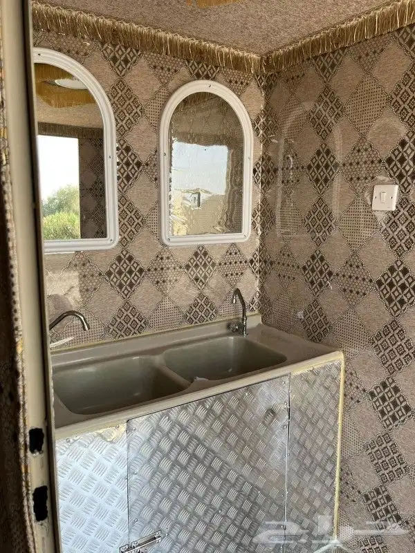 غرفه البيع سحب شينكوكويتي جديد طول13في4متر الموقع عريعره 11