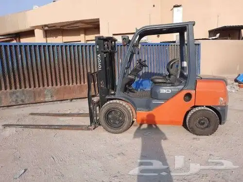 رافعة شوكية (فوركلفت) forklift للإيجار 5