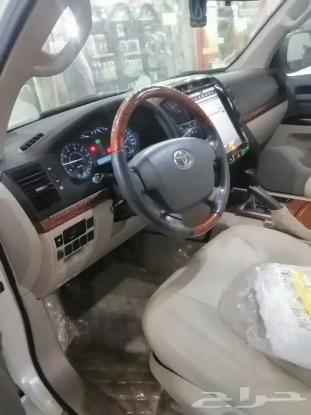 ديكورات داخلي جيب لاندكروزر وشاشه امامي وخلفي 2020 24