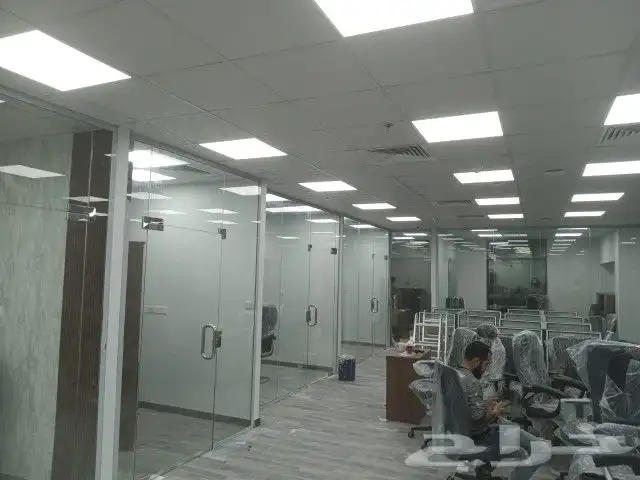 مكاتب زجاج سكريت عشره ملي شفاف 8